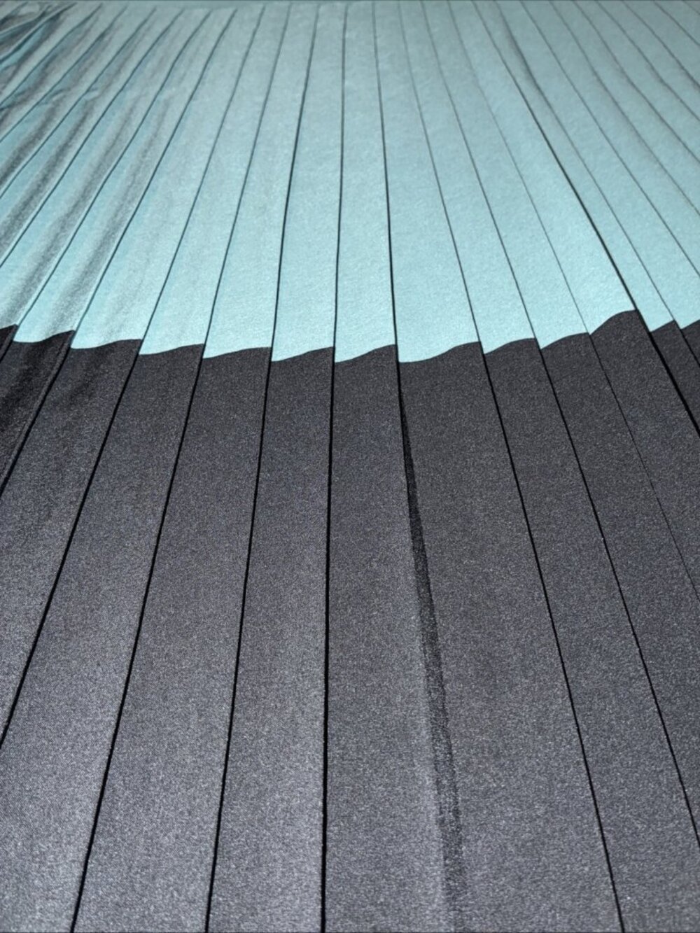 Athleta Pleated Midi Skirt Swing Forward Size Large Deep Ocean Teal &Black Silve